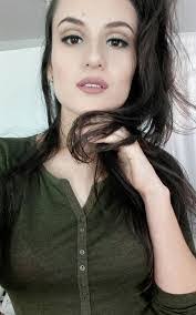 Aurora Bello's Instagram, Twitter & Facebook