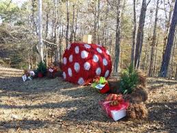 Turned My Pumpkin Haybale Into A Christmas Ornament Outdoor Christmas Planters Outside Christmas Decorations Christmas Photo Props