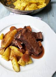 Brasato Al Vino Rosso Rinderbraten In Rotwein Cooking Italy Rezept Rinderbraten Lebensmittel Essen Einfache Gerichte