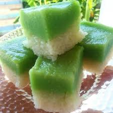 Ya, hidangan kue tradisional yang dibuat dari bahan dasar tepung ketan serta isian kelapa yang dicampur dengan gula merah yang nikmat akan membawa sensasi yang berbeda dilidah anda, legit ketika digigit dan nikmatnya lelehan isian kelapa serta gula. 20 Jajanan Indonesia Berbahan Ketan Mango Sticky Rice Sih Lewat