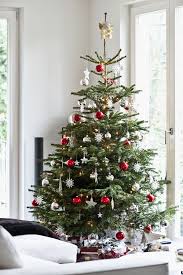 11 Tips For Decorating Your Holiday Tree Like A Pro Scandinavian Christmas Trees Cheap Christmas Trees Minimalist Christmas Tree