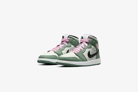 Maybe you would like to learn more about one of these? Air Jordan Une Paire Pour Femme Aux Lacets Roses Poudrees Va Sortir