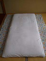 How to Lay Out and Fold Up a Japanese Futon