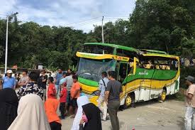 Setelah mengupas info dasar tentang bukit cinangkiek terkait tiket masuk, jam buka dan lokasi, saatnya memaparkan beberapa spot menarik yang bisa anda dan keluarga nikmati di sana. Tak Kuat Menanjak Di Jalan Menuju Obyek Wisata Sebuah Bus Mundur Dan Terbalik Sinar Jateng