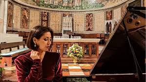 Concerto di beneficenza a Villa Wenner: la pianista Laura Cozzolino in  scena per i bambini di Zanzibar