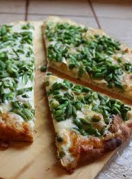 Pizza Aux Fleurs D Ail Fraiches Recette Recipe Vegetable Pizza Food Oven Recipes