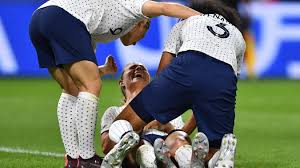 La passion pour le football en a fait le sport le plus populaire. Et Sinon Ce Maillot A Pois De L Equipe De France On En Parle
