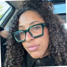 Alexis Scribner's Instagram, Twitter & Facebook