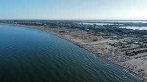 Marina Beach Life: Ecco il nuovo nome della spiaggia dei concerti di  Sottomarina | Radio Clodia