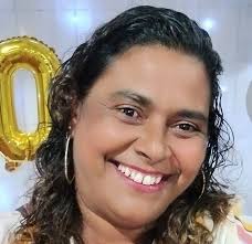 Maria, passa na frente e vai abrindo estradas, portas e portões, abrindo  casas e corações. A Mãe indo na frente, os filhos estão protegidos e seguem  seus passos. Ela leva todos os