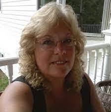 Diana Lumsden's Instagram, Twitter & Facebook