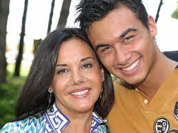 2 days ago · antonello pisu è un noto imprenditore italiano e proprio a causa del suo lavoro non è stato un padre molto presente nella vita di suo figlio nicola. Nicola Pisu Chi E Il Figlio Di Patrizia Mirigliani Eta Padre Droghe Gf Vip Foto Oggi Instagram Donnapop