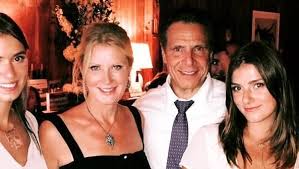 Gettynew york state governor, andrew cuomo (l), and his girlfriend, television personality sandra lee. Andrew Cuomo S Ex Girlfriend Sandra Lee Seems Ready For A Reconciliation With Governor