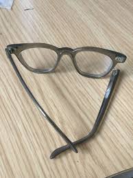 I don't wair glasses or contact lenses, but i'd say it's best to go to the experts to fix them. How To Repair Eyeglass Hinge Zoye Eyeglass Parts Co Ltd