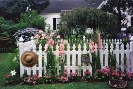 Here's 12 picket fence ideas that will amp up your home's curb appeal! Love The Picket Fence Lined With Flowers Picket Fence Garden Garden Fence White Gardens