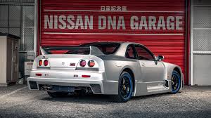 Nissan skyline gtr specifications, images, videos and information on every version of the nissan skyline gtr from the first versions to the latest r35. The Story Of The Incredible One Off Nissan Gt R Skyline R33 Lm Top Gear