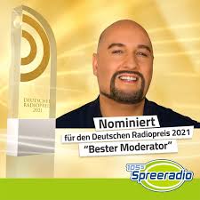 Auch die Kollegen von @1055_spreeradio sind für den @deutscherradiopreis  nominiert! @thomas.engelke.radio geht in der Kategorie "Bester Moderator"  ins Rennen. Wir freuen uns sehr und drücken Ihm für die Verleihung am 2.  September
