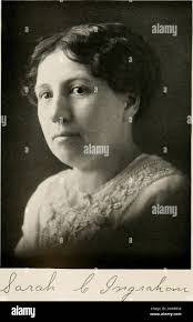 Elizabeth Minnick's Instagram, Twitter & Facebook