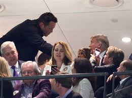 Certain strategies are applicable to any football game and ncaa football 06 is no exception. Vince Vaughn Shakes Trump S Hand At Ncaa Football Championship