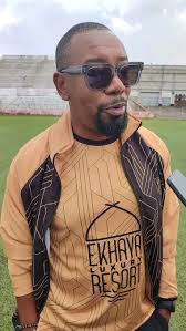 Chimpanzee ni di pinili Hahaha deserve mo yan!!