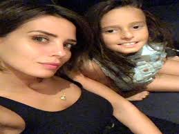 ودائما ما يثير صالح جمعة الجدل عبر منصات التواصل الاجتماعي، ما دفع المتابعين إلى تشبيهه بعمرو وردة بسبب اتهامه من. Ø¥ÙŠÙ…Ø§Ù† Ø§Ù„Ø¹Ø§ØµÙŠ ØªÙ†Ø´Ø± ØµÙˆØ±Ø§ Ø¨ØµØ­Ø¨Ø© Ø§Ø¨Ù†ØªÙ‡Ø§ Ø±ÙŠØªØ§Ø¬ Ù…ØµØ±Ø§ÙˆÙ‰