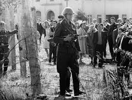 Wann wurde die berliner mauer gebaut? Konrad Adenauer Stiftung Geschichte Der Cdu Die Ddr Beginnt Mit Der Errichtung Der Berliner Mauer Und Mit Der Befestigung Der Innerdeutschen Grenze