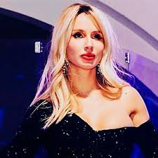 Сольную карьеру артистка начала строить в 2004 году. Svetlana Loboda Na Otdyhe V Dubae Provela Vremya S Molodym Inostrancem Vokrug Tv