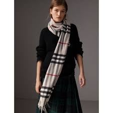 A bold house check lends signature distinction to a supremely soft cashmere scarf tipped with slim fringe. Burberry Large Classic Check Cashmere Scarf The Art Of Mike Mignola