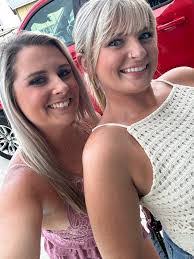 Leslie Hotchkiss's Instagram, Twitter & Facebook