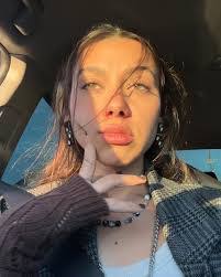 Isabella Starr's Instagram, Twitter & Facebook