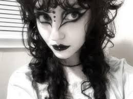 どうやら私はゴス・チャペル・ローンに見える? 🤨