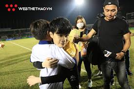 Trong quá trình làm thủ tục tại sân bay, tiền đạo tiến linh đã gặp một sự cố. Cai Káº¿t Ä'áº¹p Cho CÄ'v Nhi Xe Rao Lao Xuá»'ng San Ä'á»ƒ Ä'Æ°á»£c Om Jack