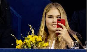 Nederland ziet prinses amalia ontluiken | foto. Prinses Amalia Gespot Met Mogelijk Nieuwe Vriendje