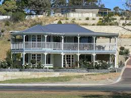 Choose between full log, hybrid, clapboard or timber home. Country Home Designs Cedar Homes