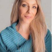 Sara Smiley's Instagram, Twitter & Facebook