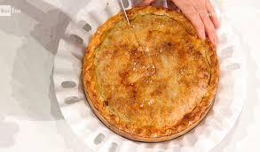 La prima ricetta pubblicata prevedeva un impasto di segale ripieno di formaggio e miele di capra, un suono sorprendentemente delizioso per l'antica cucina romana! Pasticcio Di Carne Di Marilyn La Ricetta Di Angela Frenda E Zia Cri Ultime Notizie Flash