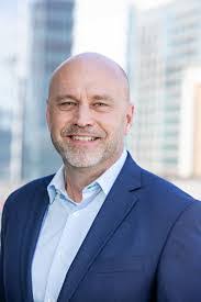 Tom Burling's Instagram, Twitter & Facebook