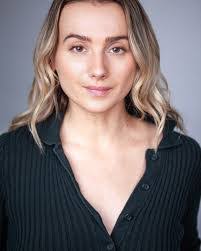 Aimee Barrett's Instagram, Twitter & Facebook