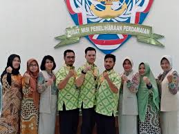 Terbaru, pengarah drama popular 'sweet dreams' itu telah menyelar gaya pakaian yang dikenakan oleh peserta dewi remaja 2019 yang kini sedang ditayangkan saban minggu di. Sma Kartika Viii 1