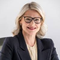 Tracey Wingfield's Instagram, Twitter & Facebook