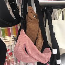 100均パトローラー 森くま さんはinstagramを利用しています ダイソー新商品 コーディロイウエストバック カラー展開は嬉しい ブラック グレー ピンク ブラウンの4色を発見 暮らしを楽しむ 暮らしを整える 暮らしの記録 丁寧に生き fashion bags