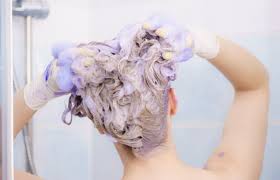 A mixture of dandruff shampoo and baking soda should be strong enough to help lift your hair dye, without drying out your strands. Can I Shampoo My Hair As Soon As I Wash Out My Hair Color When Dying My Hair