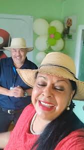 AGRADECIDA, Gracias Lcdo. Eduardo Espino por todas esas informaciones  importantes para nuestros Oyentes, gracias por el detalle que me trajo.,  @miculturapma, @miculturapma, @nixialasso , ...