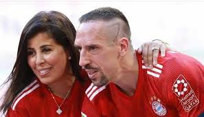فرانك ريبيري مع زوجته الجزائرية وهيبة Frankribery Dz Algerie Bayernmunich Riyadmahrez Faf Algeria Couple Photos Photo Couples