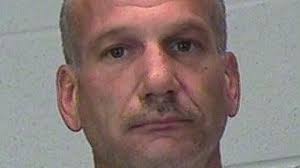 Lyle Floyd: Stevens County fugitive surrenders with his 7-year-old daughter 