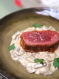 Roti De Boeuf Au Four Sauce Aux Champignons Et Pesto Rouge Recette Boeuf Au Four Roti De Boeuf Roti De Bœuf Au Four