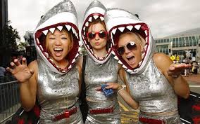 Inspiration Und Alle Accessoires Mit Denen Du Dein Hai Kostum Selber Machen Kannst Lustige Halloween Halloween Kostume Gruppe Kostume Selber Machen