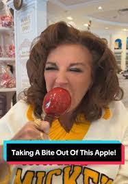 Danielle Naber's Instagram, Twitter & Facebook