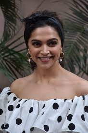 Malti (deepika padukone) was attacked with acid on a street in new delhi, in 2005. An Ode To Every Woman Deepika Padukone Unveils Her First Look As Romi Dev In 83