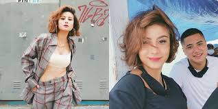 Sementara melalui channel youtube, awkarin dan video blog (vlog) yang menggambarkan 'keseharian hidupnya. Biodata Awkarin Lengkap Umur Dan Agama Selebgram Kekinian Yang Pacari Anak Wishnutama